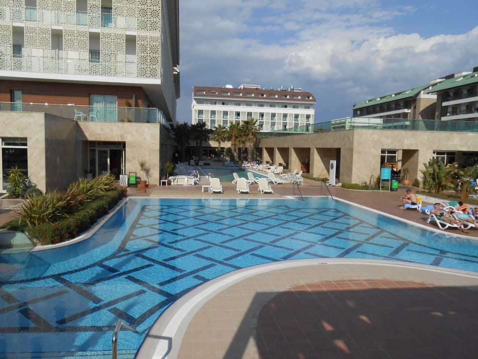 Pool vom Strand aus gesehen Sentido Trendy Verbena Beach