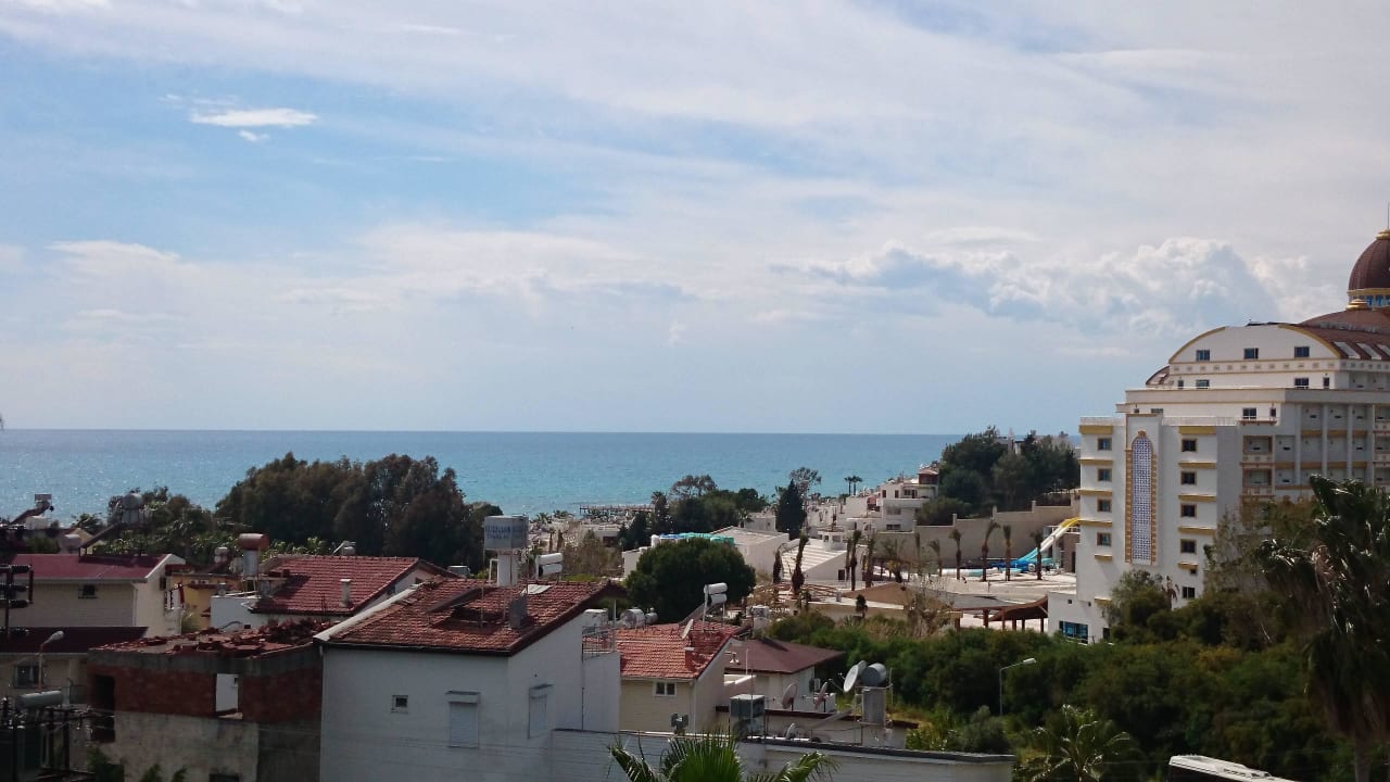 Meerblick, rechts neues Hotel, noch zu Seaden Corolla Hotel