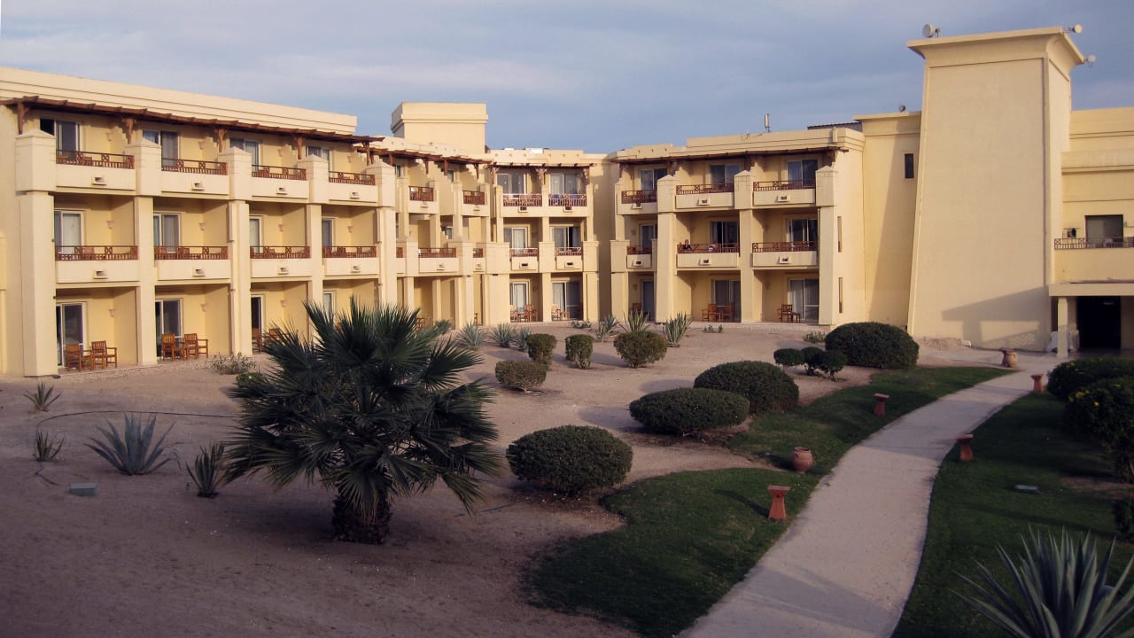 Vom Pool aus links Hotel Sheraton Soma Bay Resort