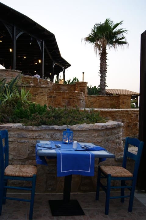 Auch hier lässt es sich schön essen Hotel Kalithea Horizon Royal