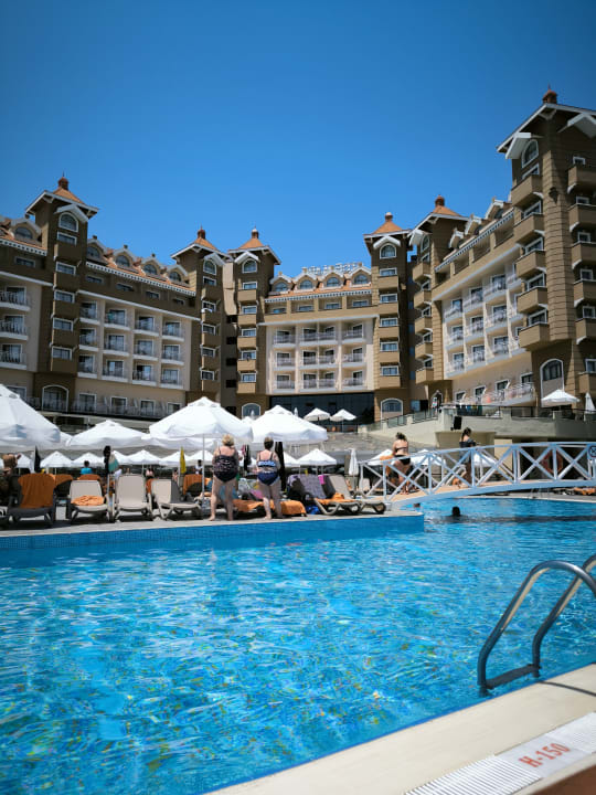 Pool Side Mare Resort & Spa