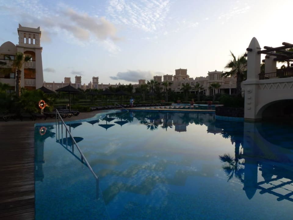 Schöne Poolanlage  Hotel Riu Touareg