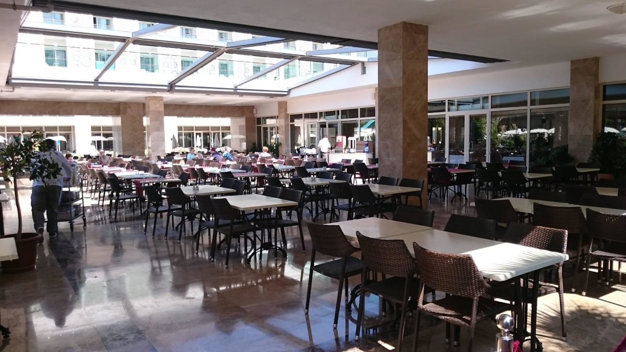 Offener Bereich des Speisesaal Sentido Trendy Verbena Beach