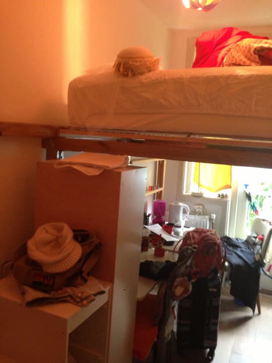 Stairs to get into bed Miss Ortelia B&B