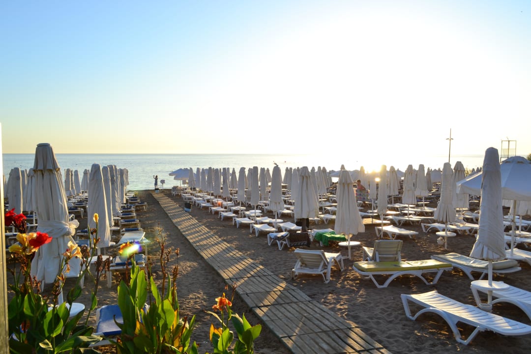 Die Strandliegen Seaden Corolla Hotel