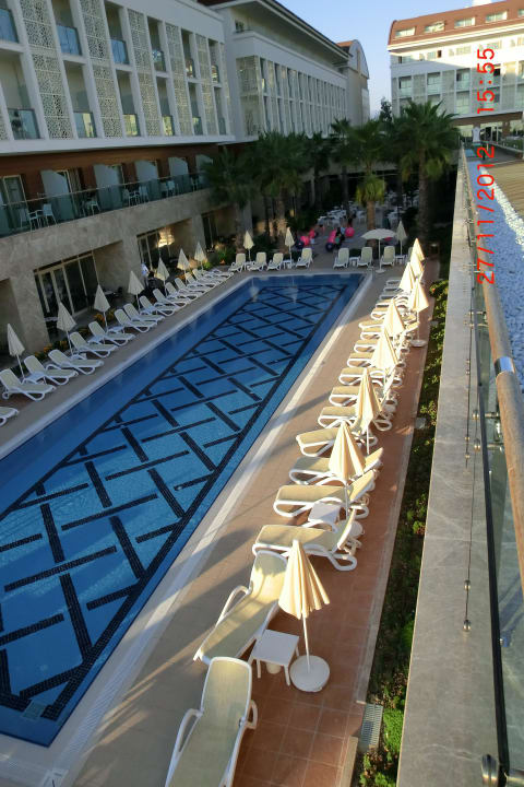 Zwischen Flügel 4 und Hauptrestaurant Sentido Trendy Verbena Beach