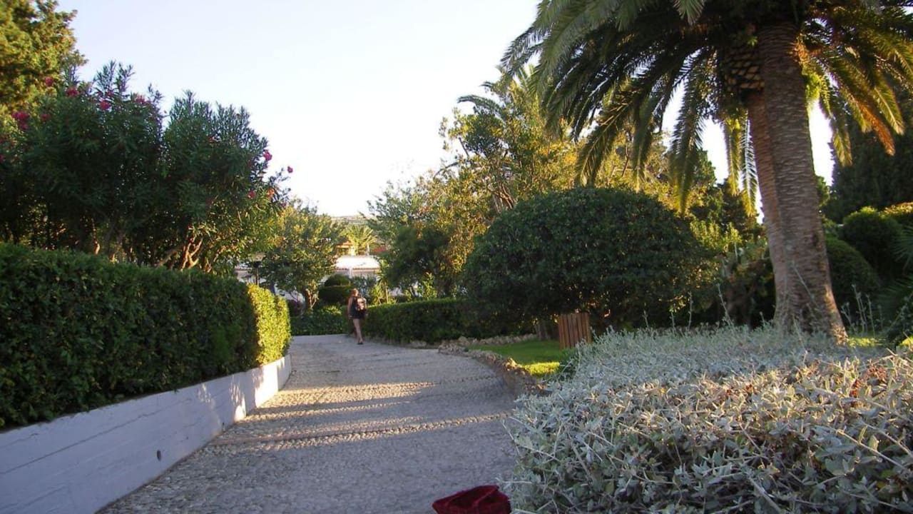 Abend im Garten Aldiana Club Rocca Nettuno Calabria