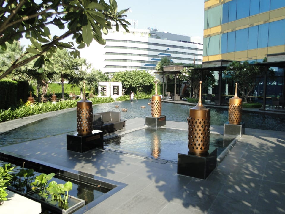 Die Gartenanlage auf den Dächern von Bangkok Grande Centre Point Hotel Terminal 21