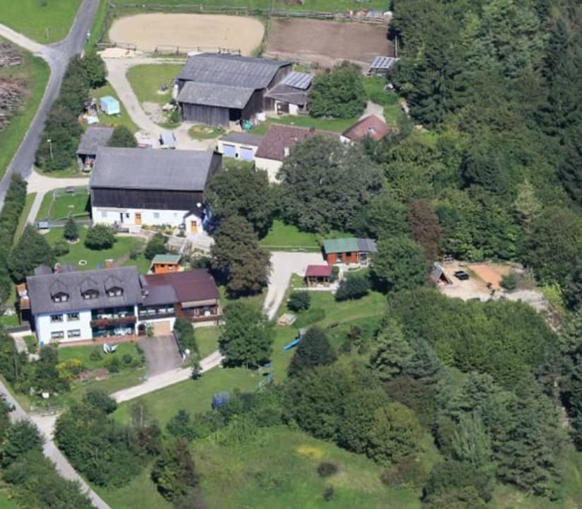 Luftaufnahme vom Hof Urlaubsbauernhof Gerstner