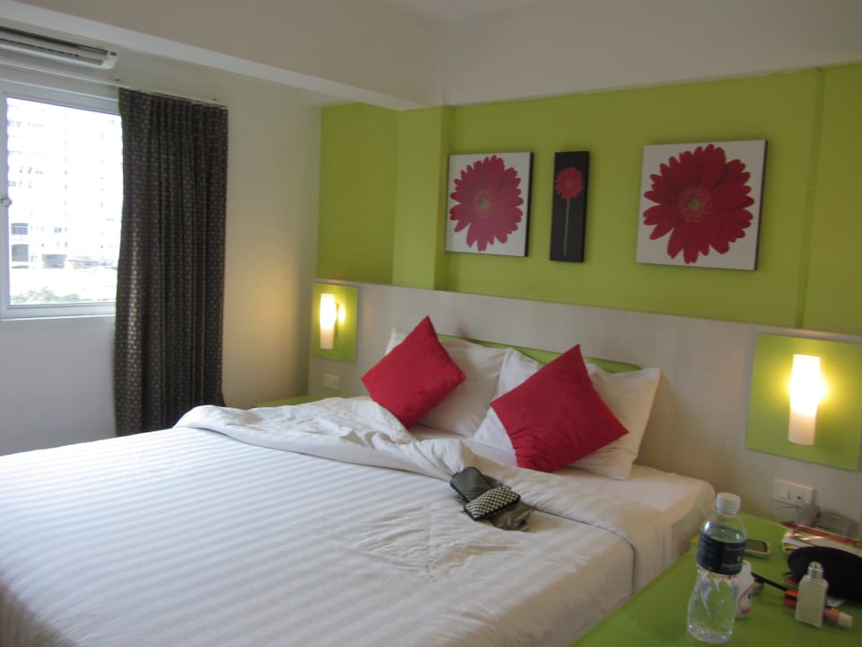 Sehr kleine Zimmer - mit Untermietern Hotel The Inn Saladaeng