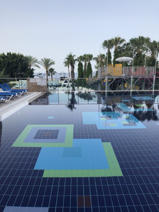 Pool Sealife Buket Resort & Beach