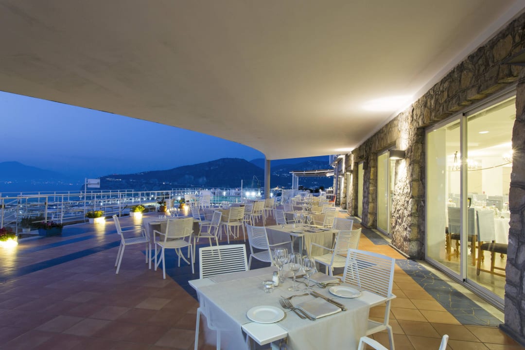 Das Restaurant Terrasse Blick Vesuvius Art Hotel Gran Paradiso