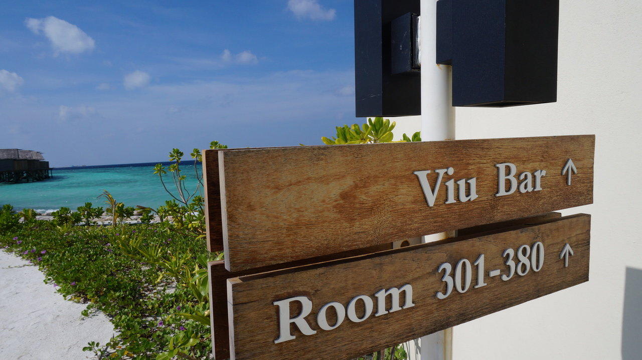 Hier gehts zur Bar im Meer Centara Ras Fushi Resort & Spa Maldives