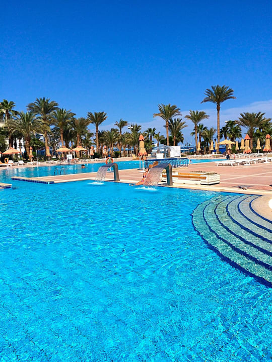 Бассейн около пляжа The Grand Hotel Hurghada