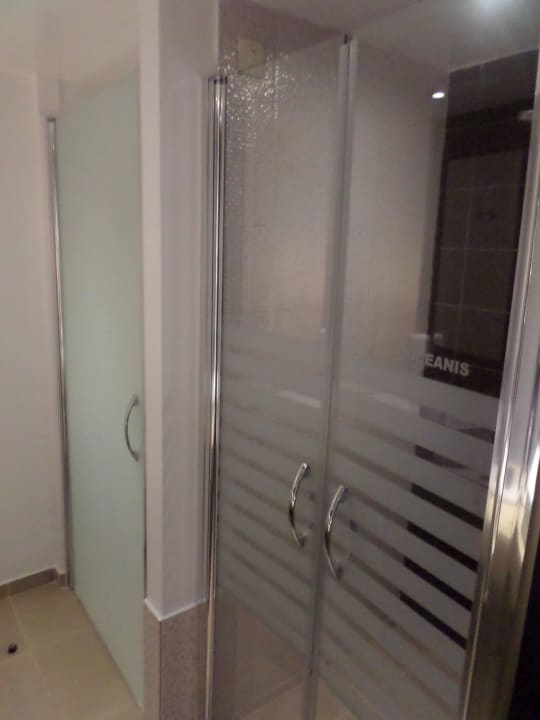Dusche und WC TUI BLUE Oceanis Beach and Spa Resort