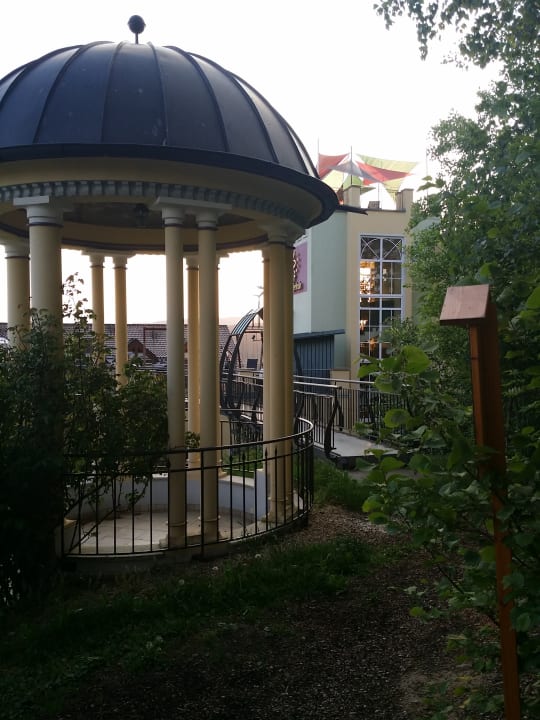 Blick Richtung Sonnendeck Spirit & SPA Hotel Birkenhof am Elfenhain