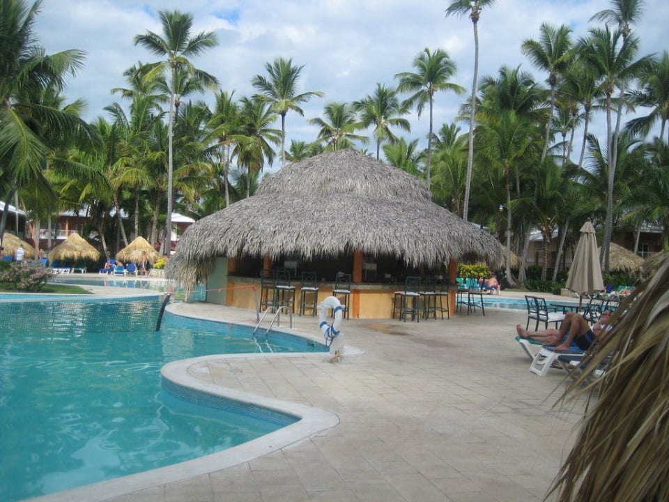 Eine von vielen Poolbars Grand Palladium Select Bávaro Resort & Spa