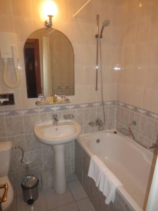 Bad mit Wanne Hotel Londonskaja