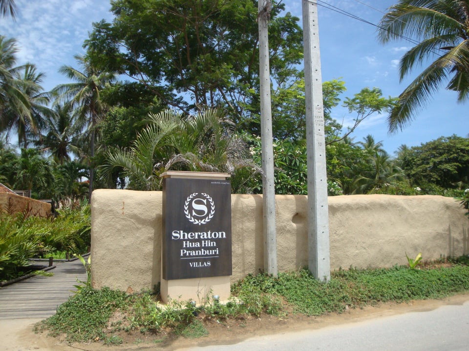 Hoteleingang vom Strand Sheraton Hua Hin Pranburi Villas