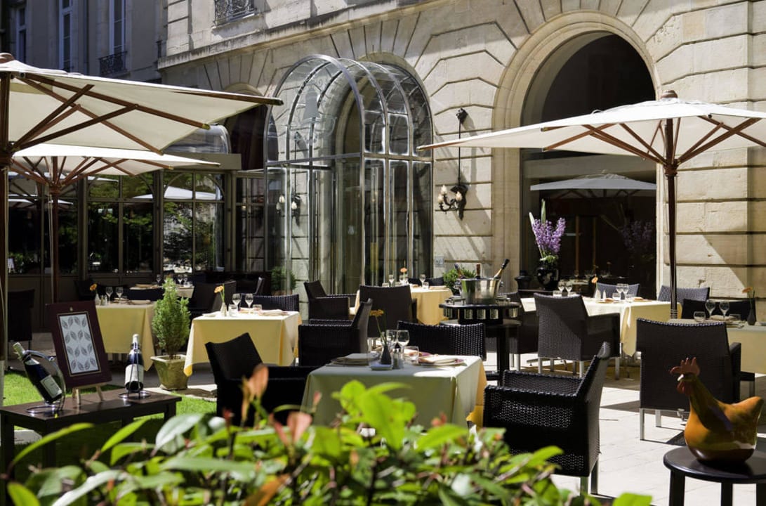 La terrasse  Grand Hôtel La Cloche MGallery Collection