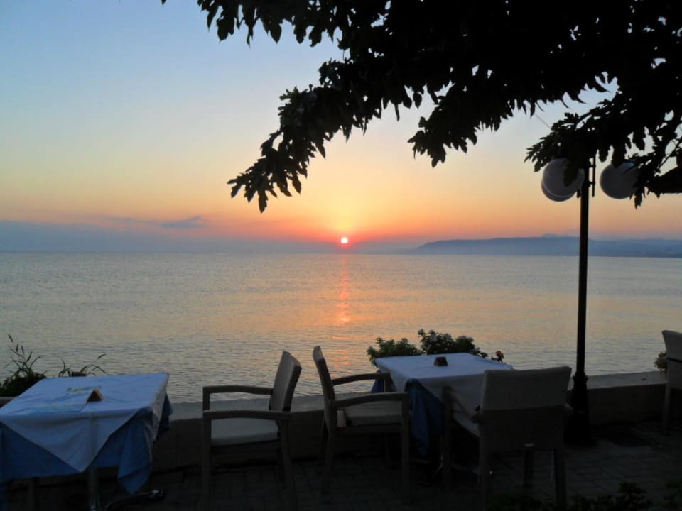 Sonnenaufgang am Frühstückstisch Hotel Corissia Princess