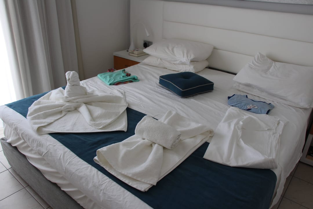 Tolle Handtuch Kreationen unseres Zimmermädchens Sentido More Meni Residence & Suites