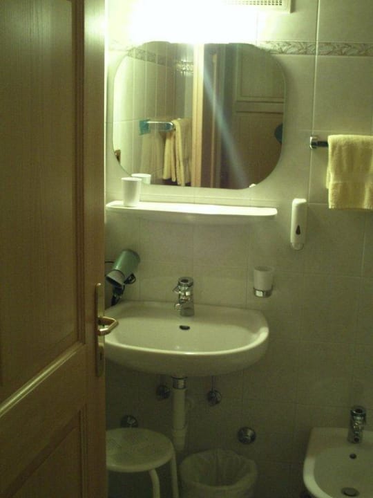 Bad Hotel Burgfrieden