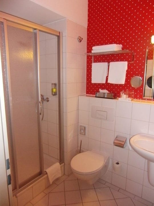 Bad im Zimmer 120 Grünau Hotel