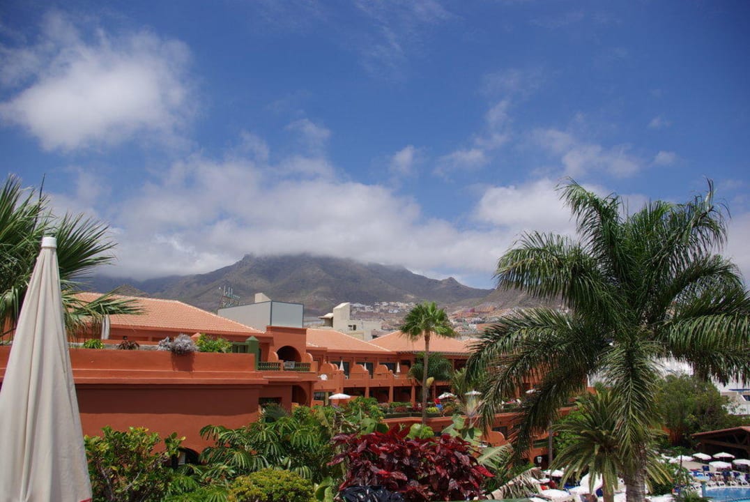 Blick von der Dachterrasse auf einen Hotelflügel Adrián Hoteles Colón Guanahaní - Adults only