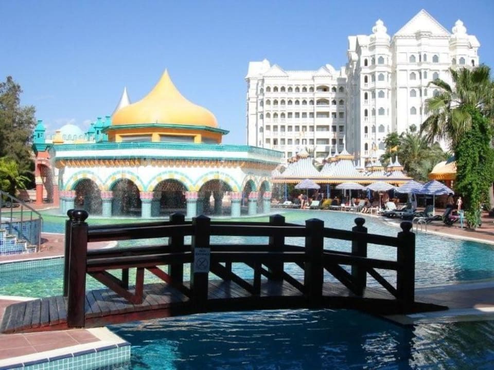 Pool des Kamelya H.V. Kamelya Aishen Club