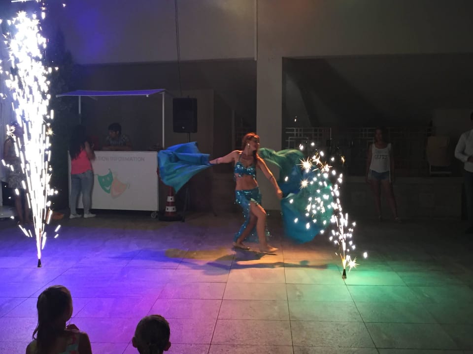 Show Side Breeze Hotel