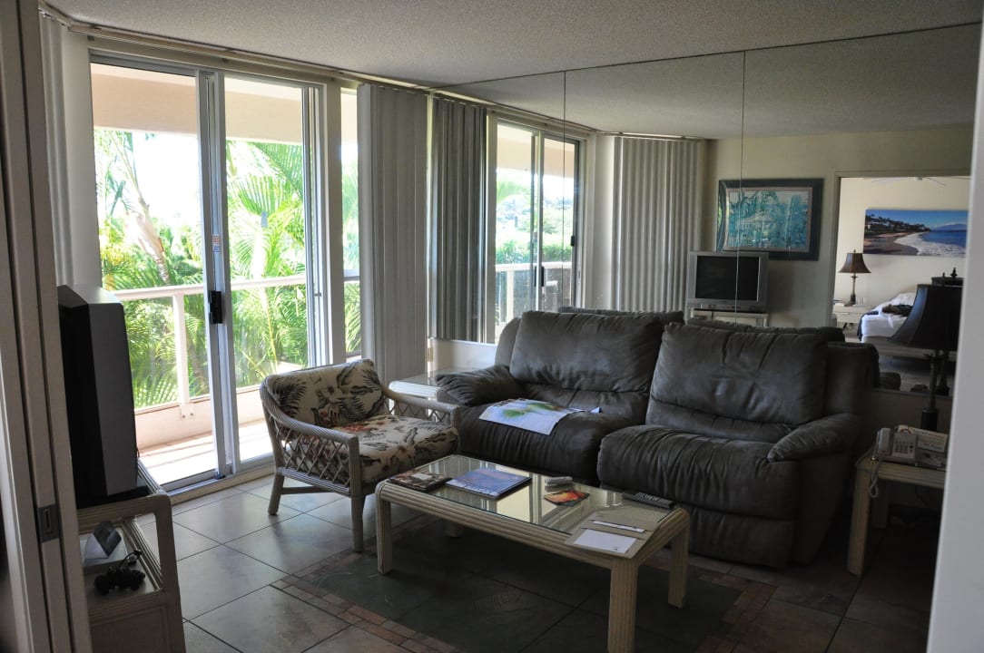 Salon mit Balkon davor Aston at the Maui Banyan