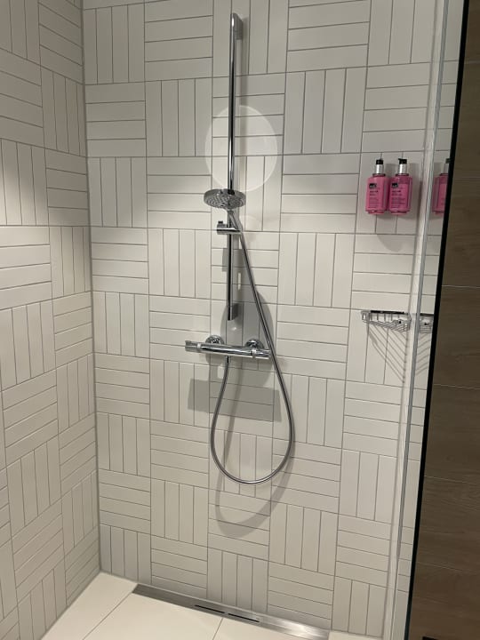 Zimmer Moxy am Flughafen Köln-Bonn
