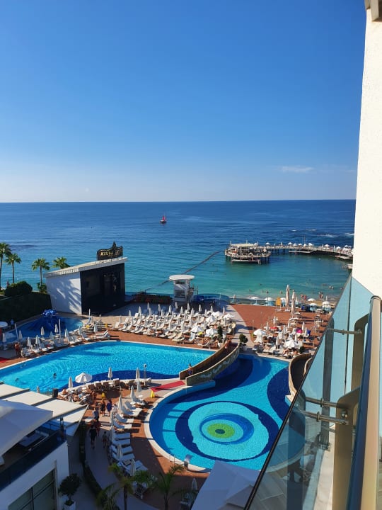 Ausblick Azura Deluxe Resort & Spa Hotel