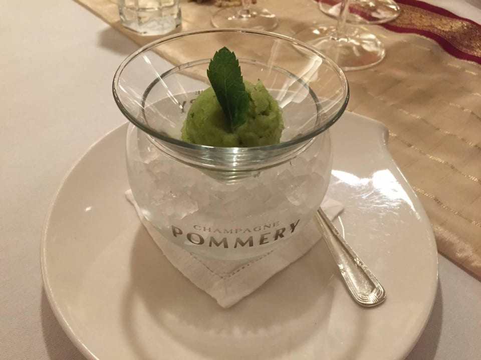 Gurkensorbet mit Kümmel (Ars Vivendi) Relais Chateaux Jagdhof Glashütte