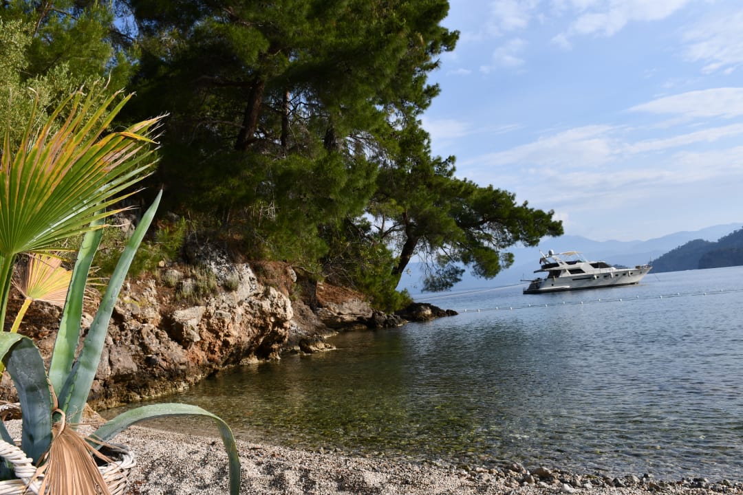 Strand Hillside Beach Club