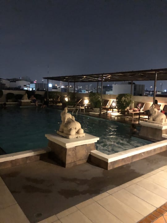 Pool Rambuttri Village Inn & Plaza