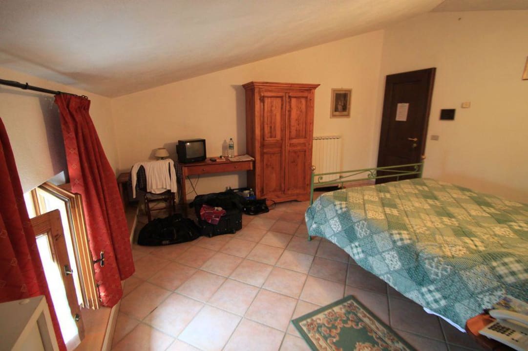 Zimmer im Dachgeschoss Hotel Giunasco
