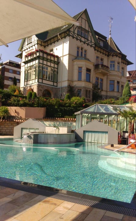 Relaxen an der Poolanlage Romantischer Winkel RoLigio® & Wellness Resort