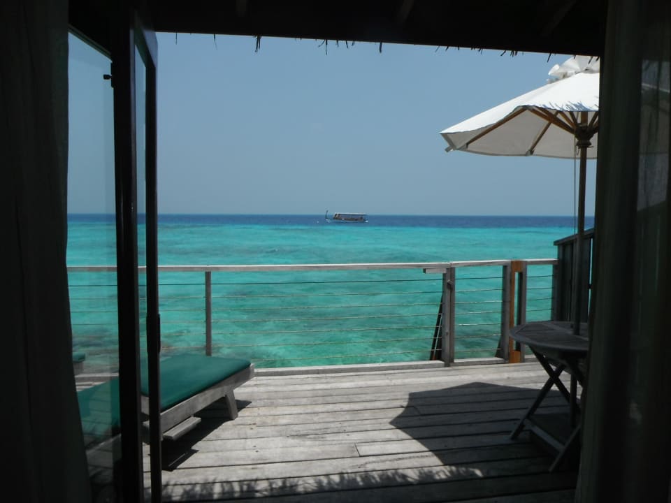 Terrassenaussicht vom Wasserbungalow NH Collection Maldives Reethi Resort