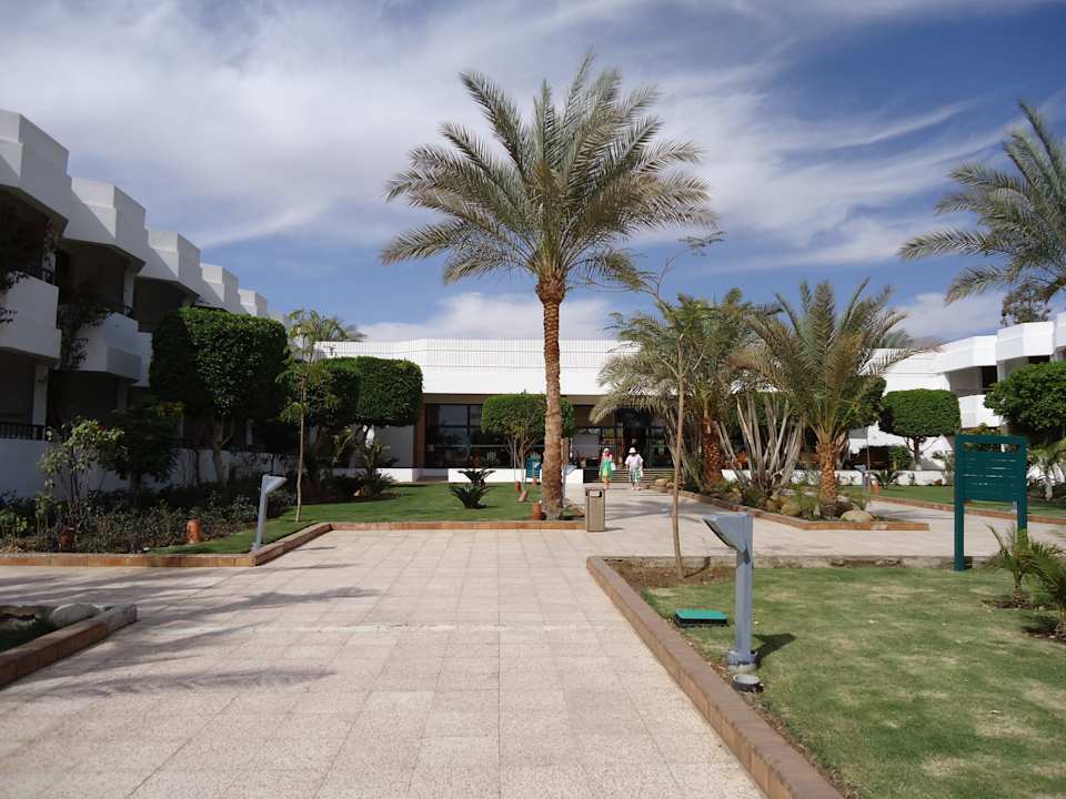 Innerer Teil des Hotels - mit Sicht zum Hauptgebäude Ghazala Beach