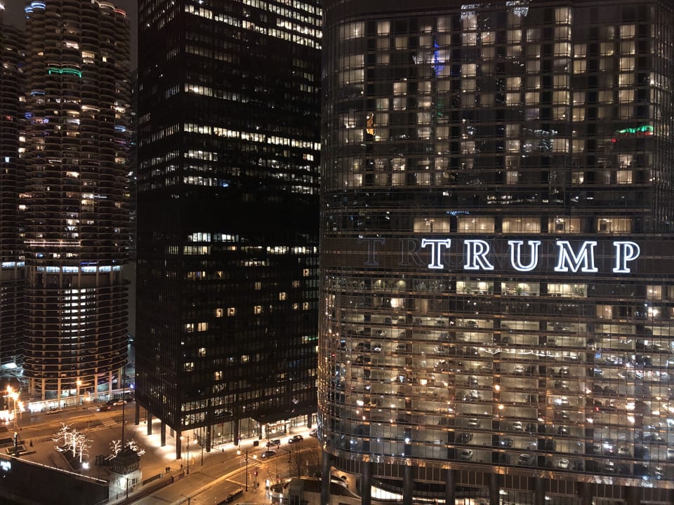 Ausblick LondonHouse Chicago, Curio Collection by Hilton