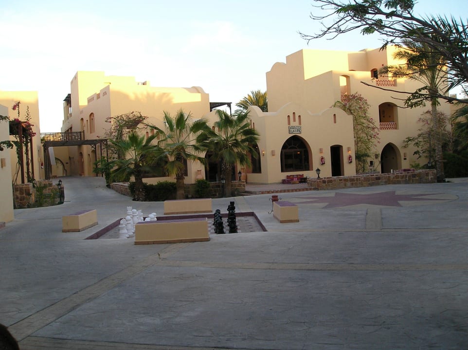 In der Mitte der Wohnanlage Steigenberger Coraya Beach - Adults only