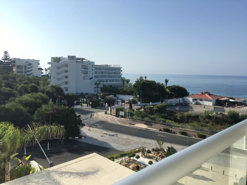 Ausblick Napa Mermaid Hotel & Suites