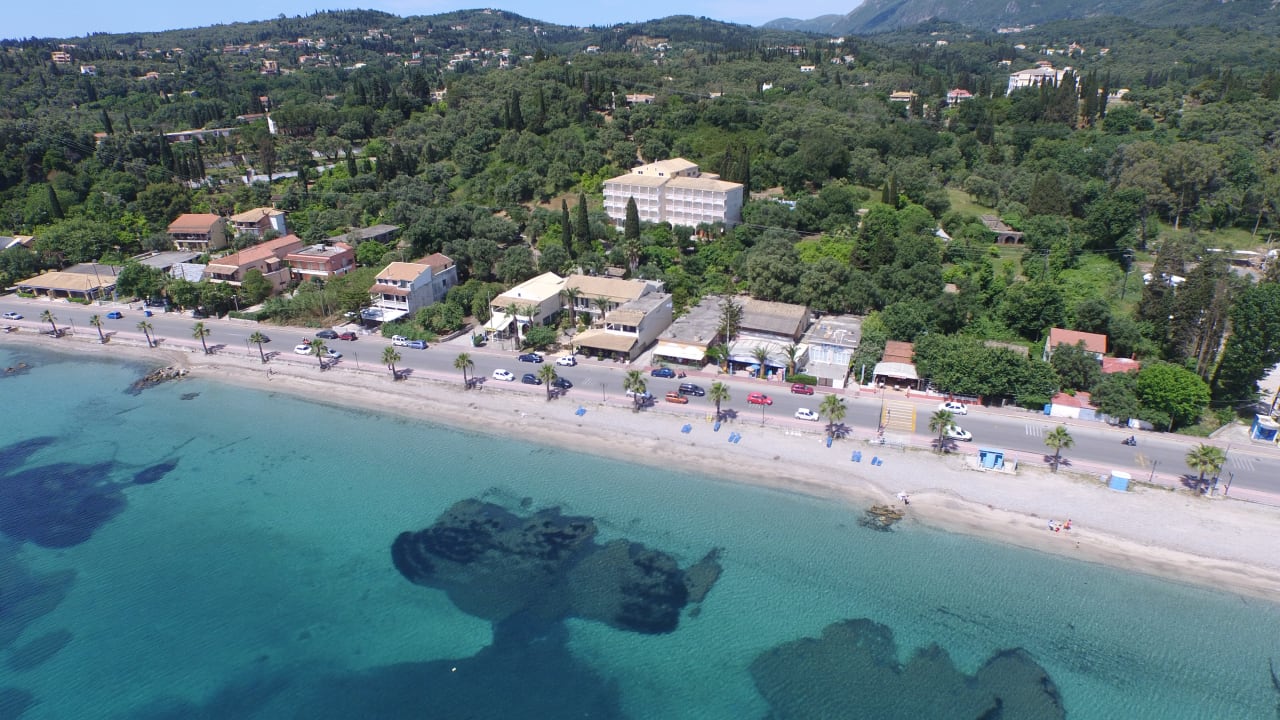 Außenansicht Hotel Ipsos Beach