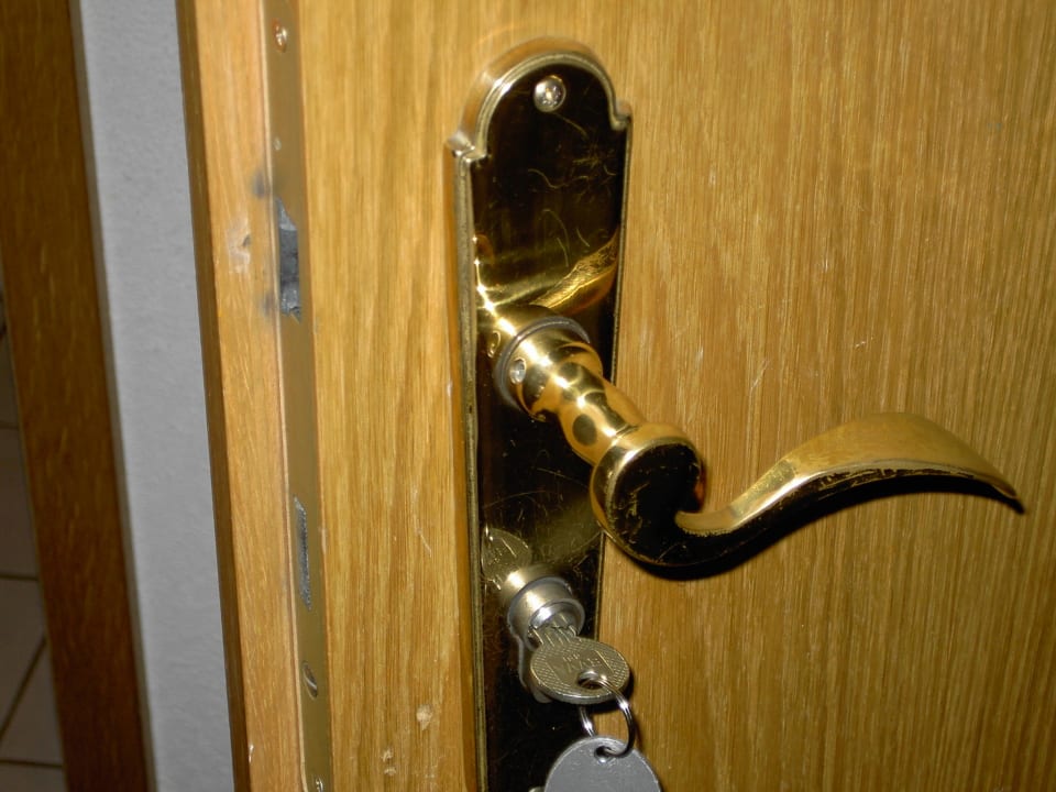 Klemmende Schließfalle Hotel Ahornhof