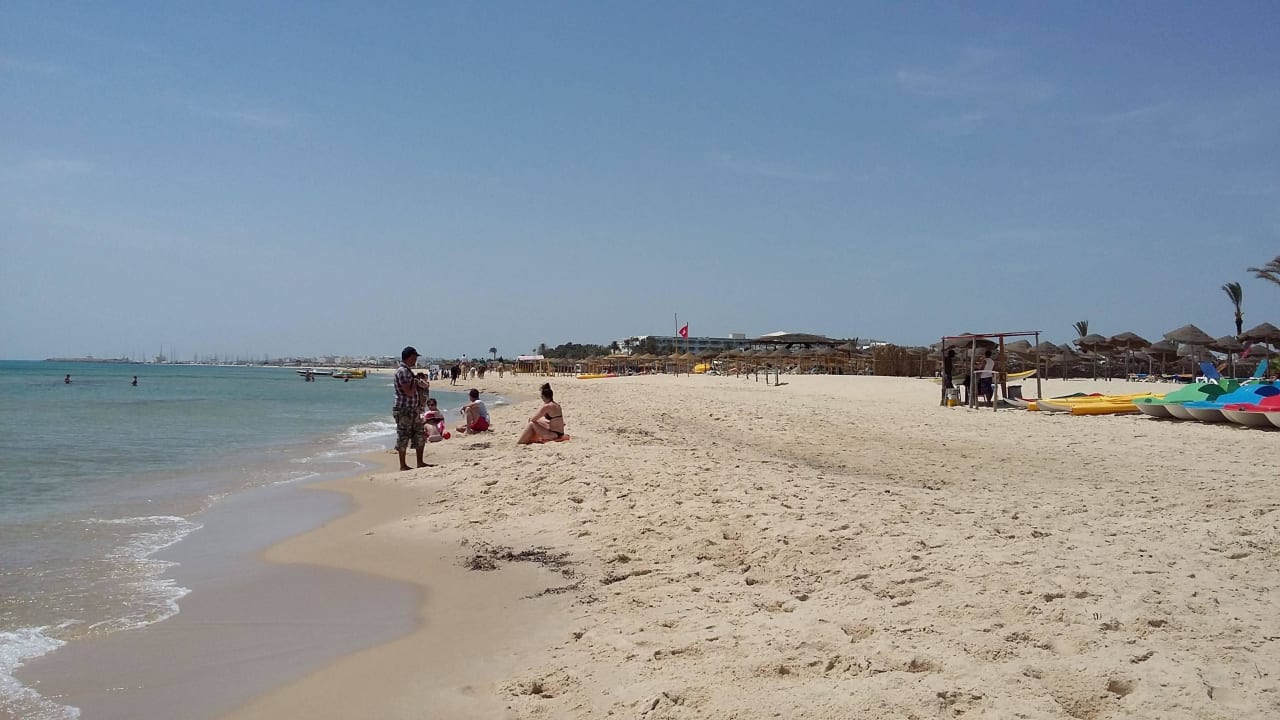 Weitläufiger Strand Hotel Paradis Palace