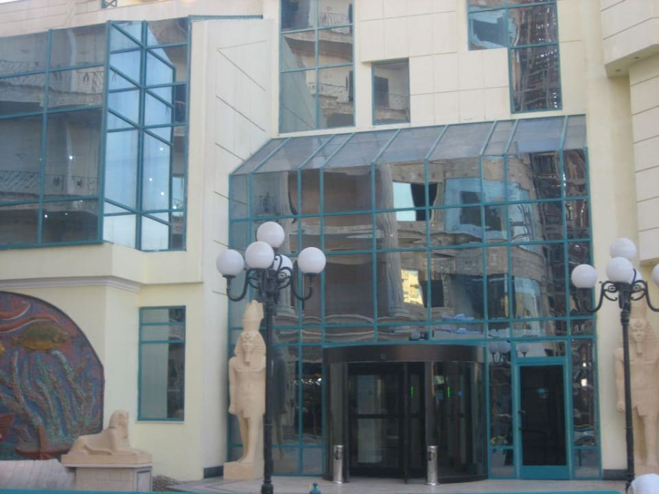 Eingang Moreno Horizon Spa & Resort