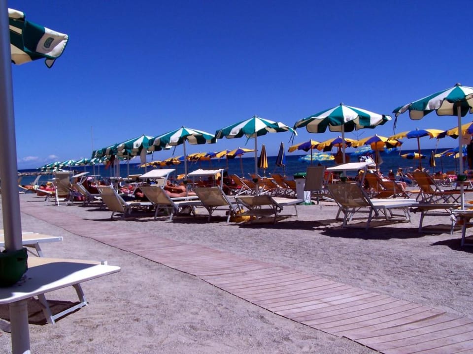 Hoteleigener Strand Hotel Garden Lido