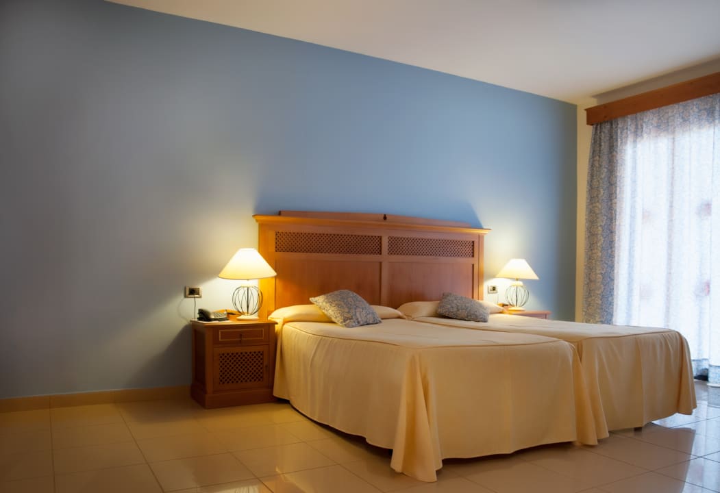 Zimmer Grand Muthu Golf Plaza Hotel & Spa